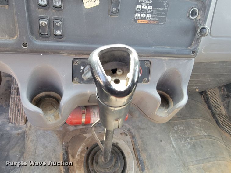 image for item JL9689 2010 Freightliner Business Class M2  truck cab and chassis