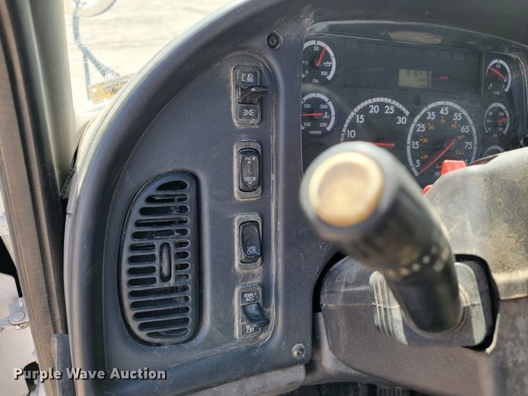 image for item JL9689 2010 Freightliner Business Class M2  truck cab and chassis