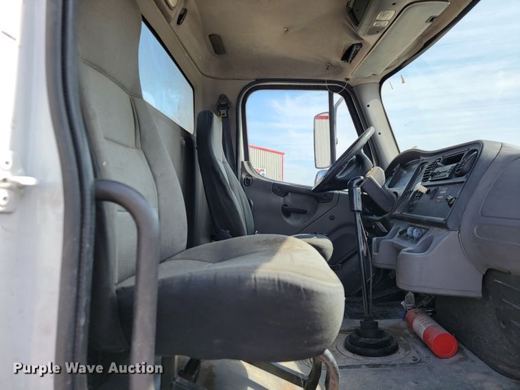 image for item JL9689 2010 Freightliner Business Class M2  truck cab and chassis