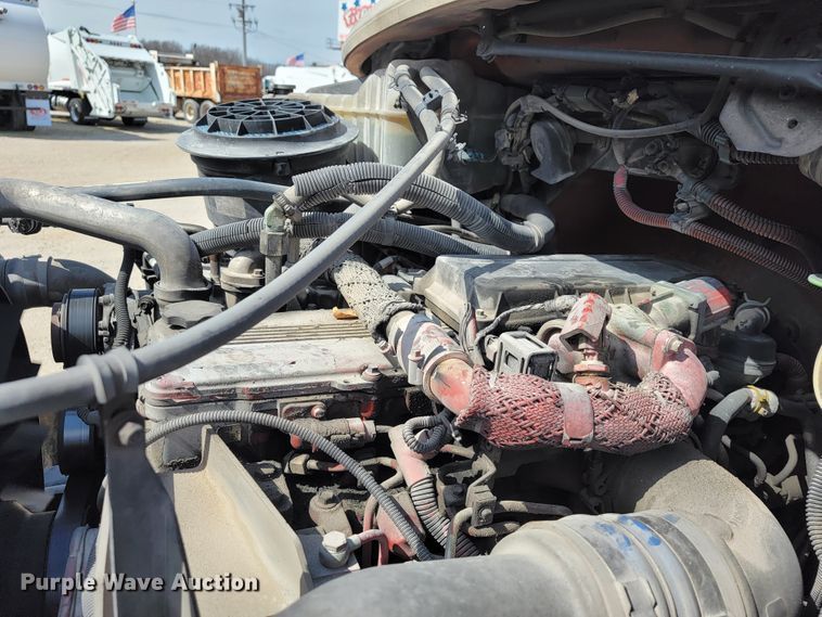 image for item JL9689 2010 Freightliner Business Class M2  truck cab and chassis