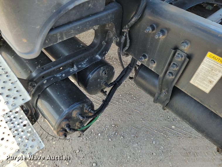 image for item JL9689 2010 Freightliner Business Class M2  truck cab and chassis