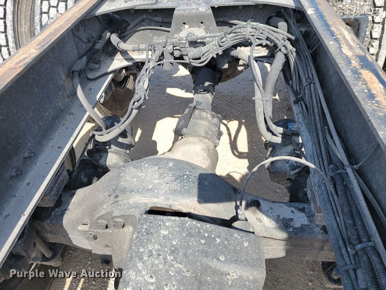 image for item JL9689 2010 Freightliner Business Class M2  truck cab and chassis