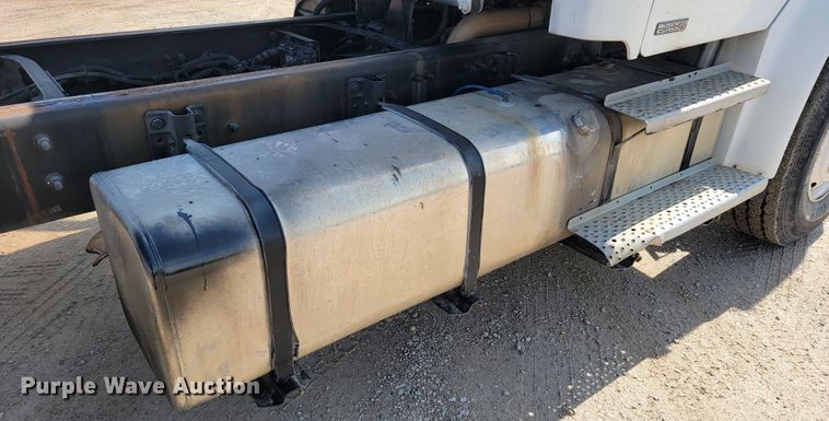 image for item JL9689 2010 Freightliner Business Class M2  truck cab and chassis