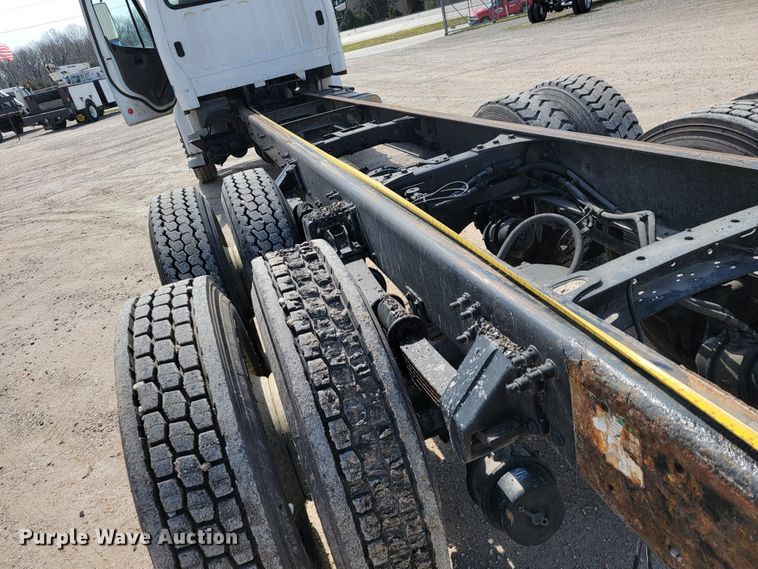 image for item JL9689 2010 Freightliner Business Class M2  truck cab and chassis