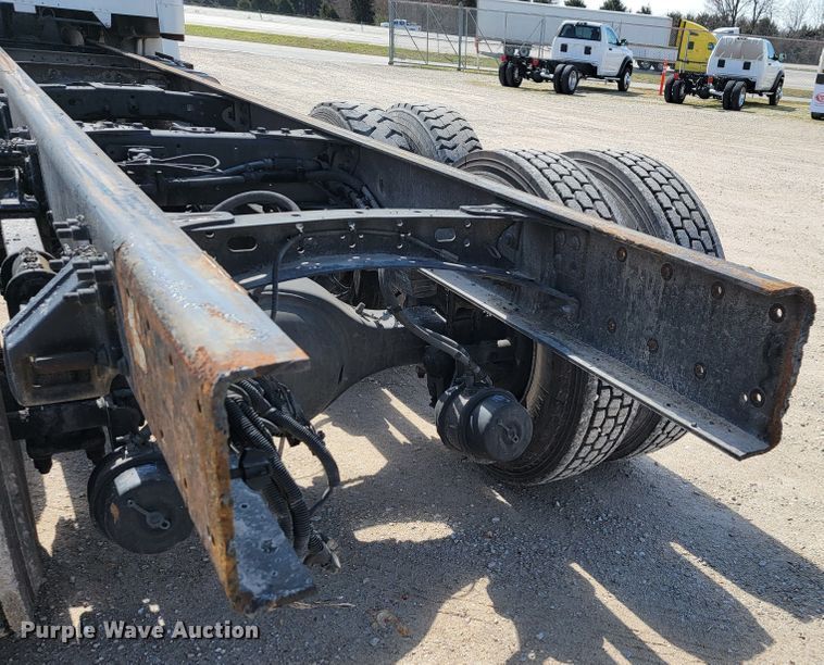 image for item JL9689 2010 Freightliner Business Class M2  truck cab and chassis