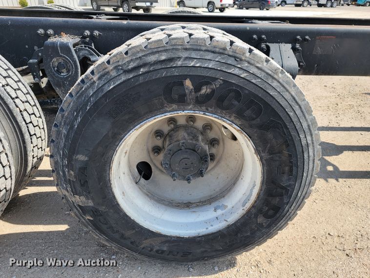 image for item JL9689 2010 Freightliner Business Class M2  truck cab and chassis