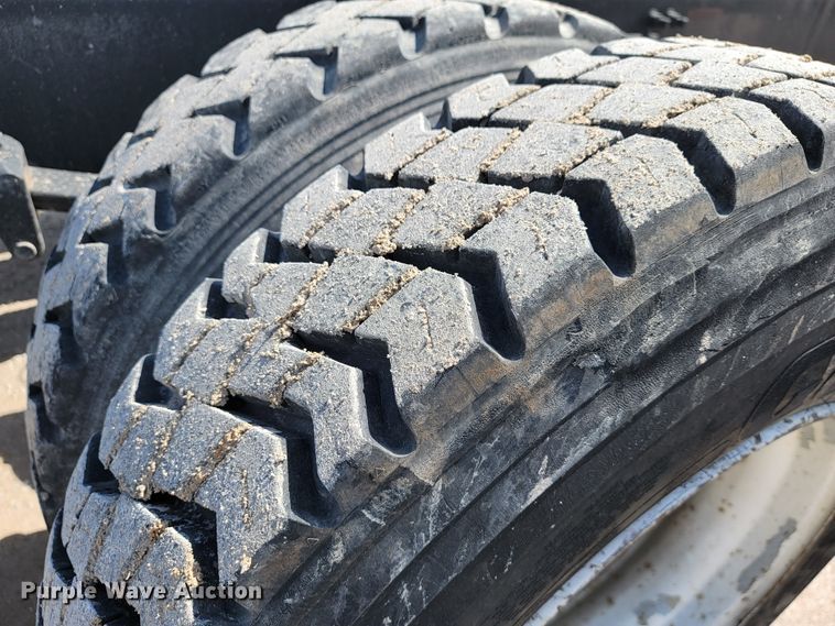 image for item JL9689 2010 Freightliner Business Class M2  truck cab and chassis