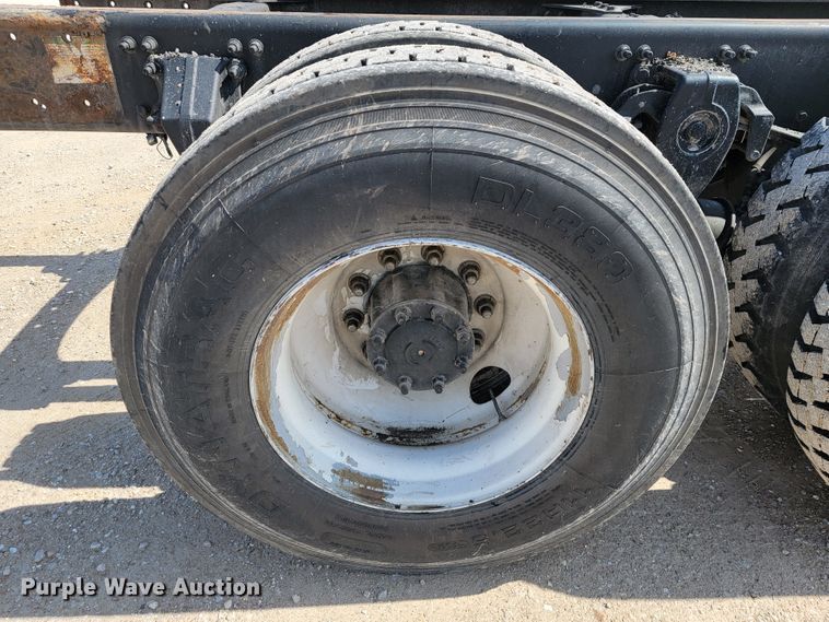 image for item JL9689 2010 Freightliner Business Class M2  truck cab and chassis