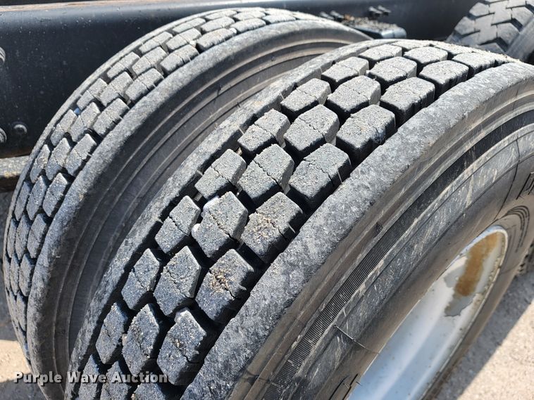 image for item JL9689 2010 Freightliner Business Class M2  truck cab and chassis