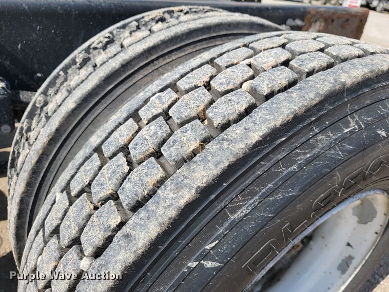 image for item JL9689 2010 Freightliner Business Class M2  truck cab and chassis