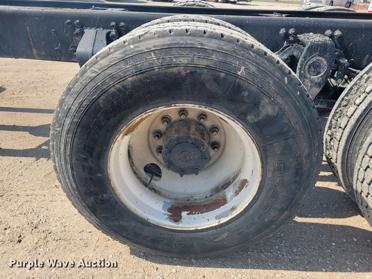 image for item JL9689 2010 Freightliner Business Class M2  truck cab and chassis