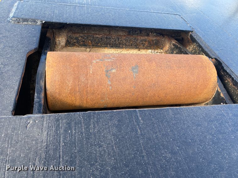 image for item JN9273 2009 Neville  oilfield trailer