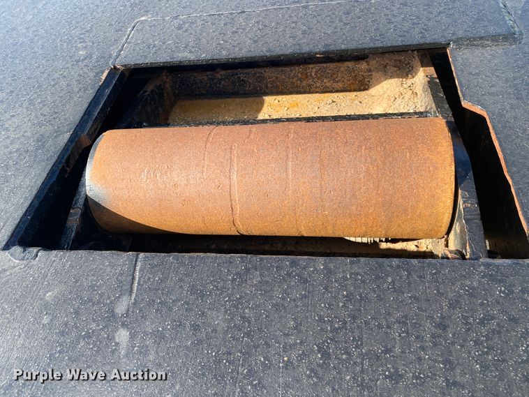 image for item JN9273 2009 Neville  oilfield trailer