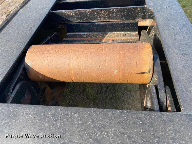 image for item JN9273 2009 Neville  oilfield trailer