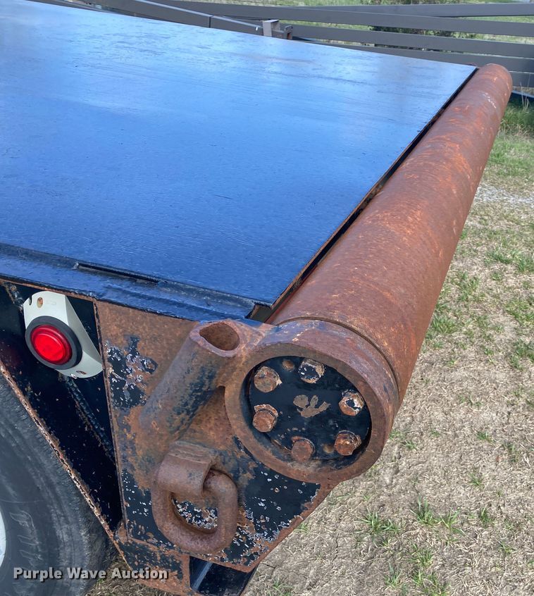 image for item JN9273 2009 Neville  oilfield trailer