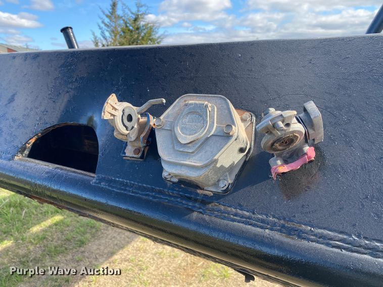 image for item JN9273 2009 Neville  oilfield trailer