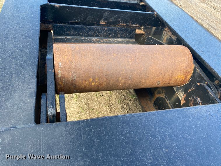 image for item JN9273 2009 Neville  oilfield trailer