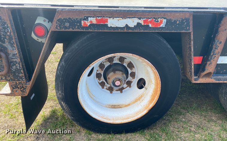 image for item JN9273 2009 Neville  oilfield trailer