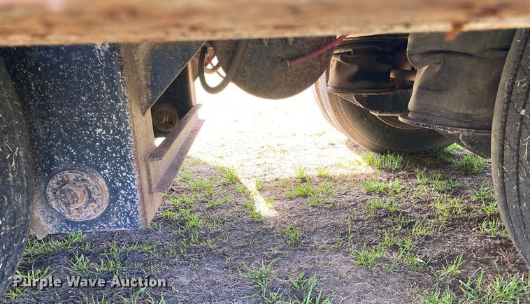 image for item JN9273 2009 Neville  oilfield trailer