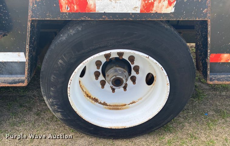 image for item JN9273 2009 Neville  oilfield trailer