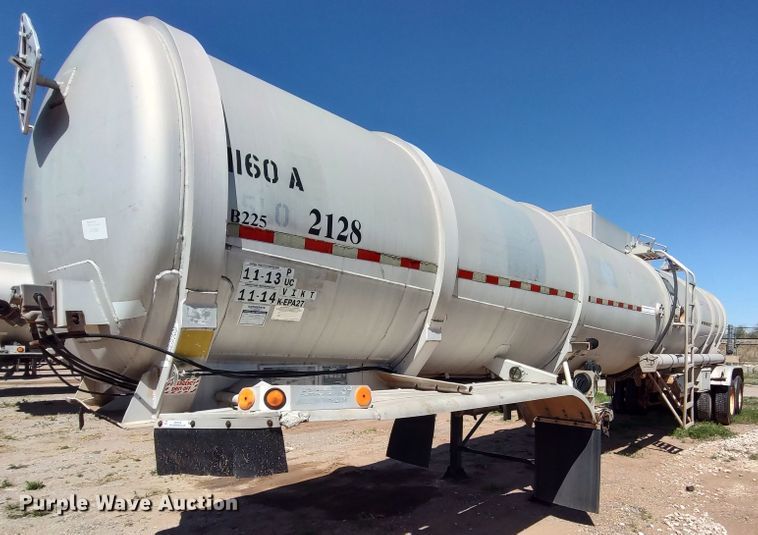 image for item JO9539 1994 Trailmaster Tanks  tank trailer