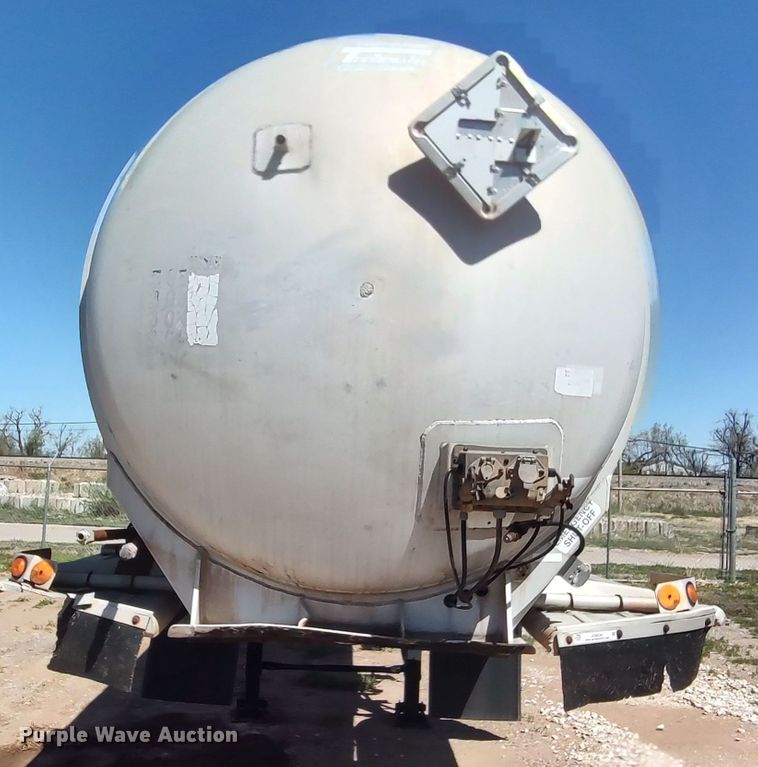 image for item JO9539 1994 Trailmaster Tanks  tank trailer