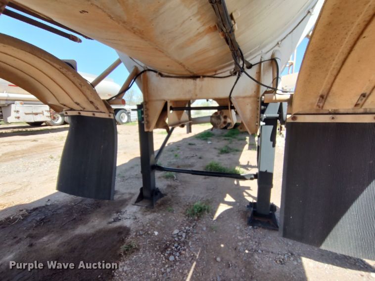 image for item JO9539 1994 Trailmaster Tanks  tank trailer