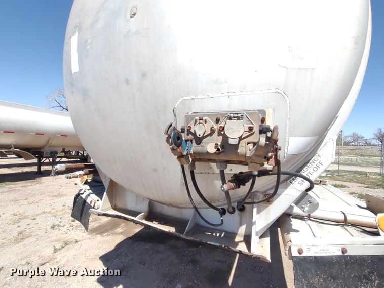 image for item JO9539 1994 Trailmaster Tanks  tank trailer