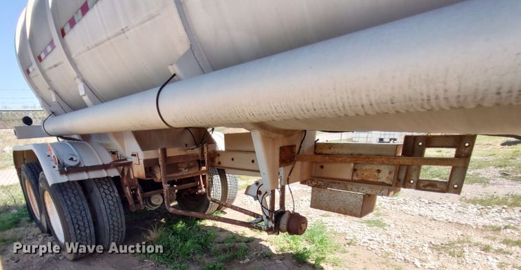 image for item JO9539 1994 Trailmaster Tanks  tank trailer