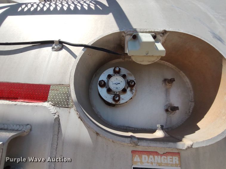 image for item JO9539 1994 Trailmaster Tanks  tank trailer