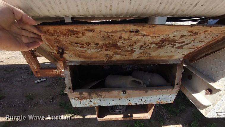 image for item JO9539 1994 Trailmaster Tanks  tank trailer