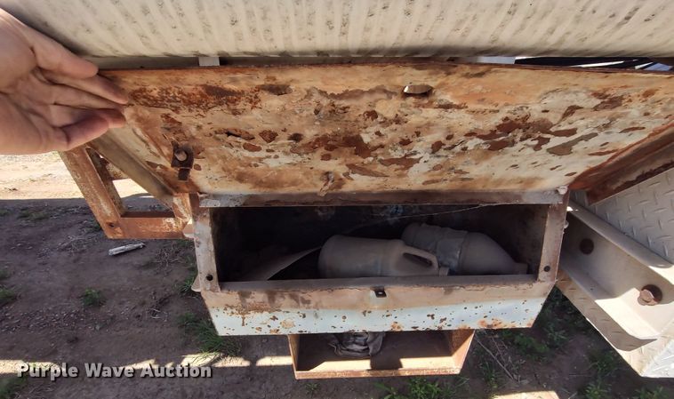 image for item JO9539 1994 Trailmaster Tanks  tank trailer