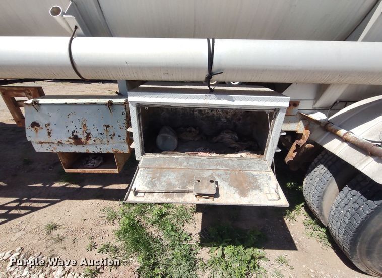 image for item JO9539 1994 Trailmaster Tanks  tank trailer