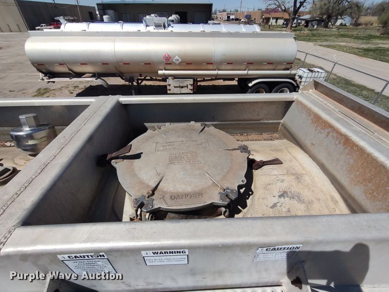 image for item JO9539 1994 Trailmaster Tanks  tank trailer