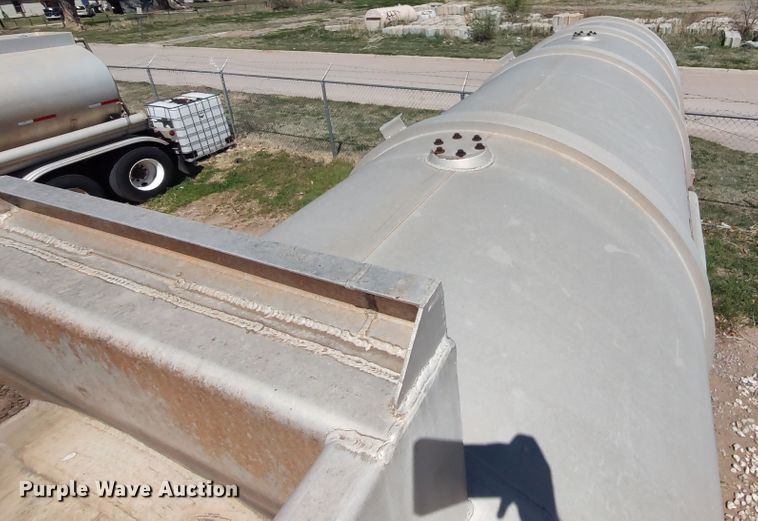 image for item JO9539 1994 Trailmaster Tanks  tank trailer