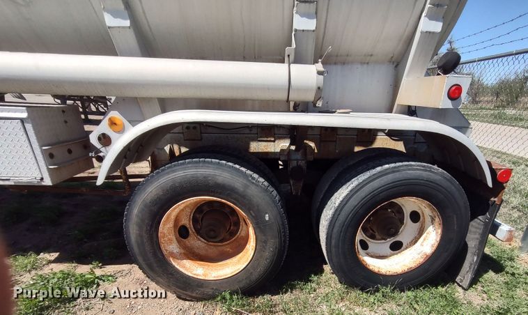 image for item JO9539 1994 Trailmaster Tanks  tank trailer