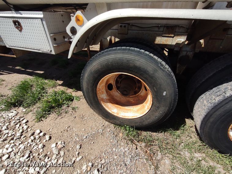 image for item JO9539 1994 Trailmaster Tanks  tank trailer