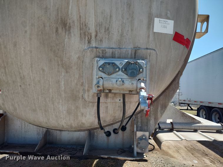 image for item JO9540 1993 Trailmaster Tanks  tank trailer