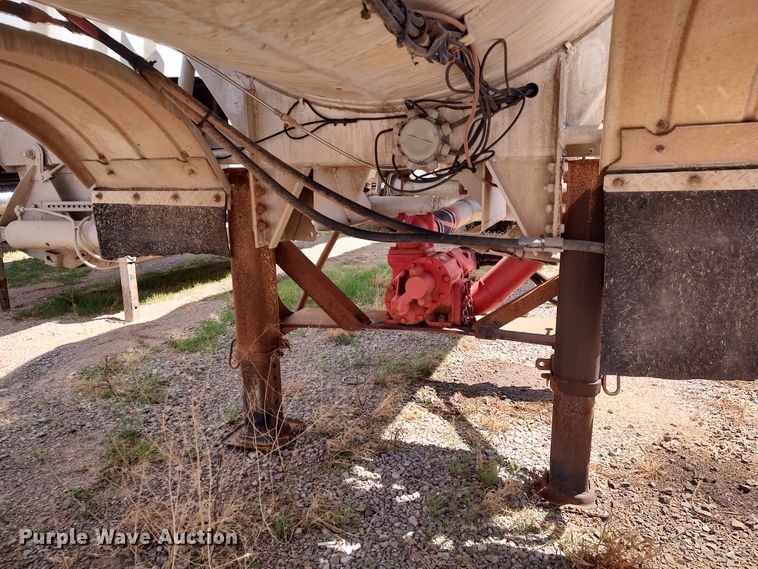 image for item JO9540 1993 Trailmaster Tanks  tank trailer