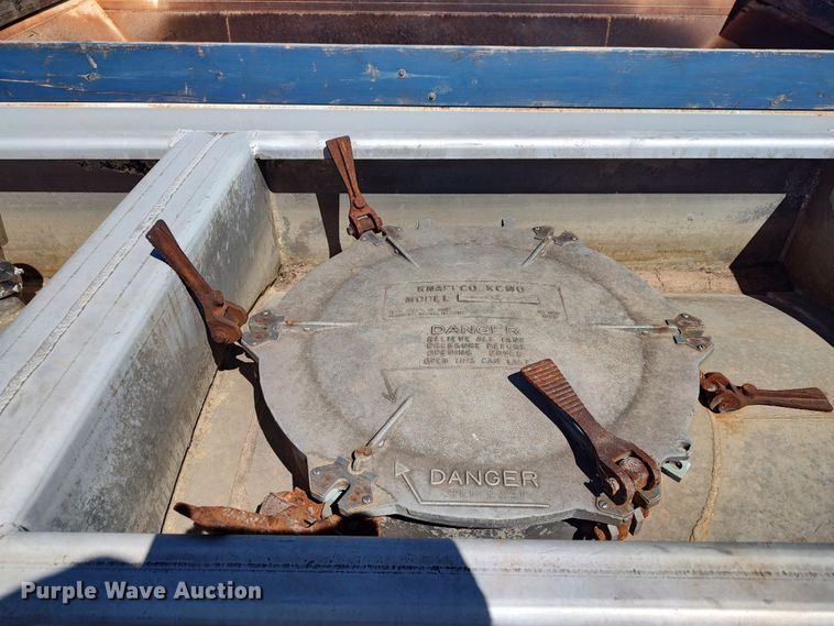 image for item JO9540 1993 Trailmaster Tanks  tank trailer