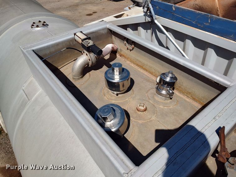 image for item JO9540 1993 Trailmaster Tanks  tank trailer