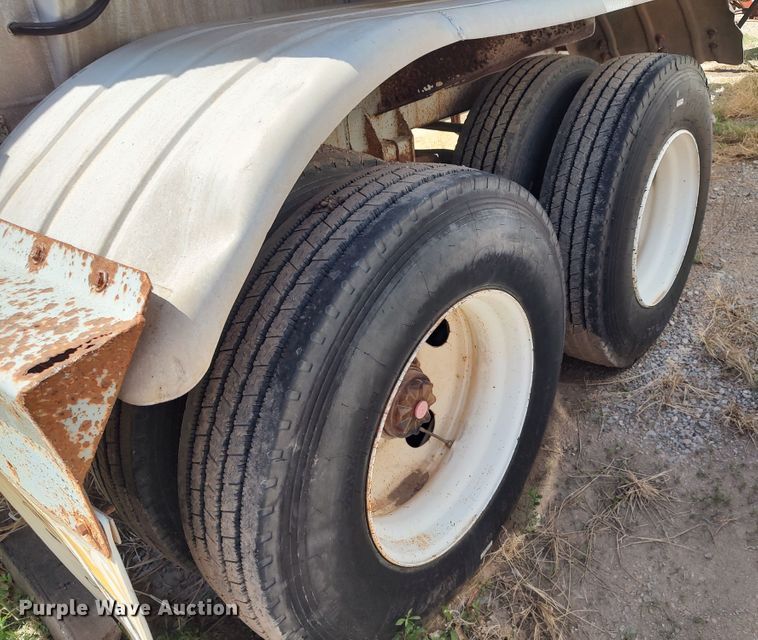 image for item JO9540 1993 Trailmaster Tanks  tank trailer