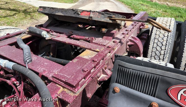 image for item KE9849 1998 Peterbilt 377  semi truck