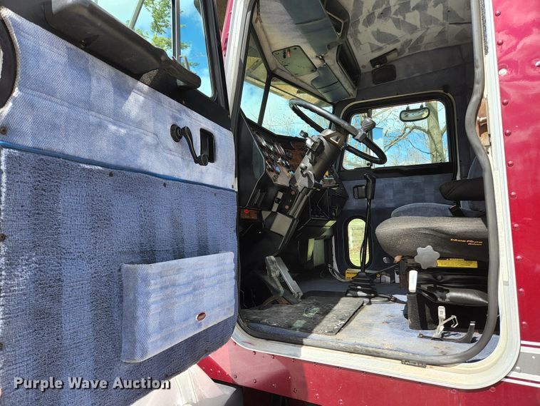 image for item KE9849 1998 Peterbilt 377  semi truck