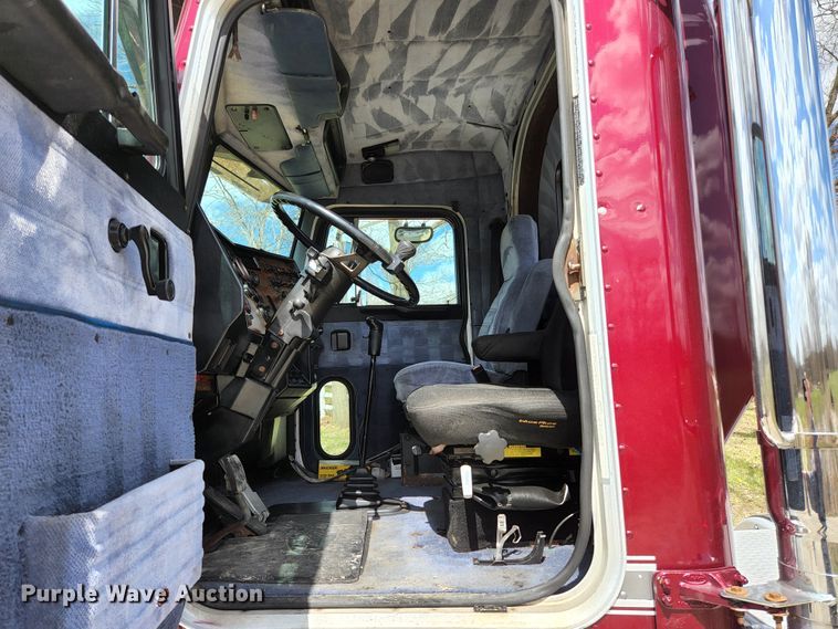 image for item KE9849 1998 Peterbilt 377  semi truck