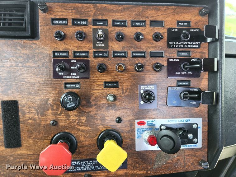 image for item KE9849 1998 Peterbilt 377  semi truck