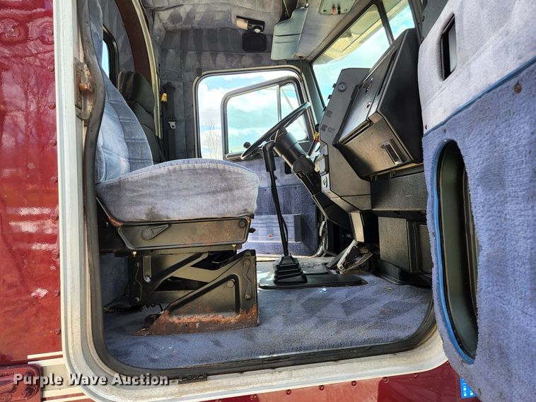 image for item KE9849 1998 Peterbilt 377  semi truck