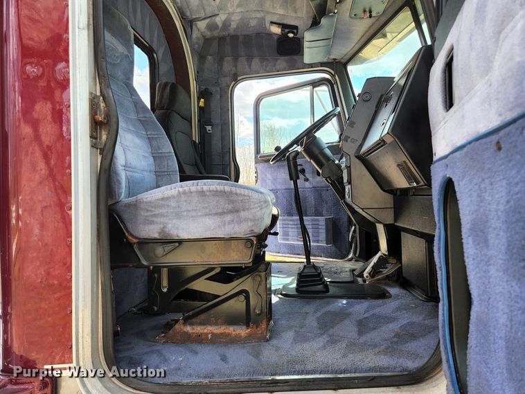 image for item KE9849 1998 Peterbilt 377  semi truck