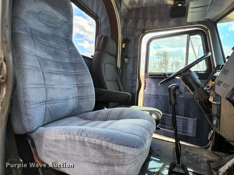 image for item KE9849 1998 Peterbilt 377  semi truck