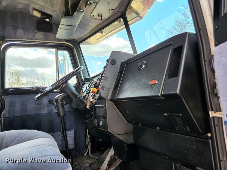 image for item KE9849 1998 Peterbilt 377  semi truck